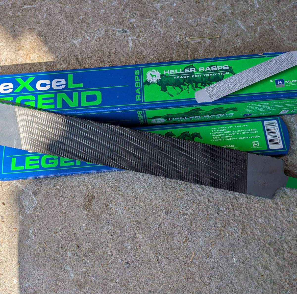 Râpe professionnelle Heller eXceL Legend utilisée par les maréchaux-ferrants pour le parage et la finition des sabots.
