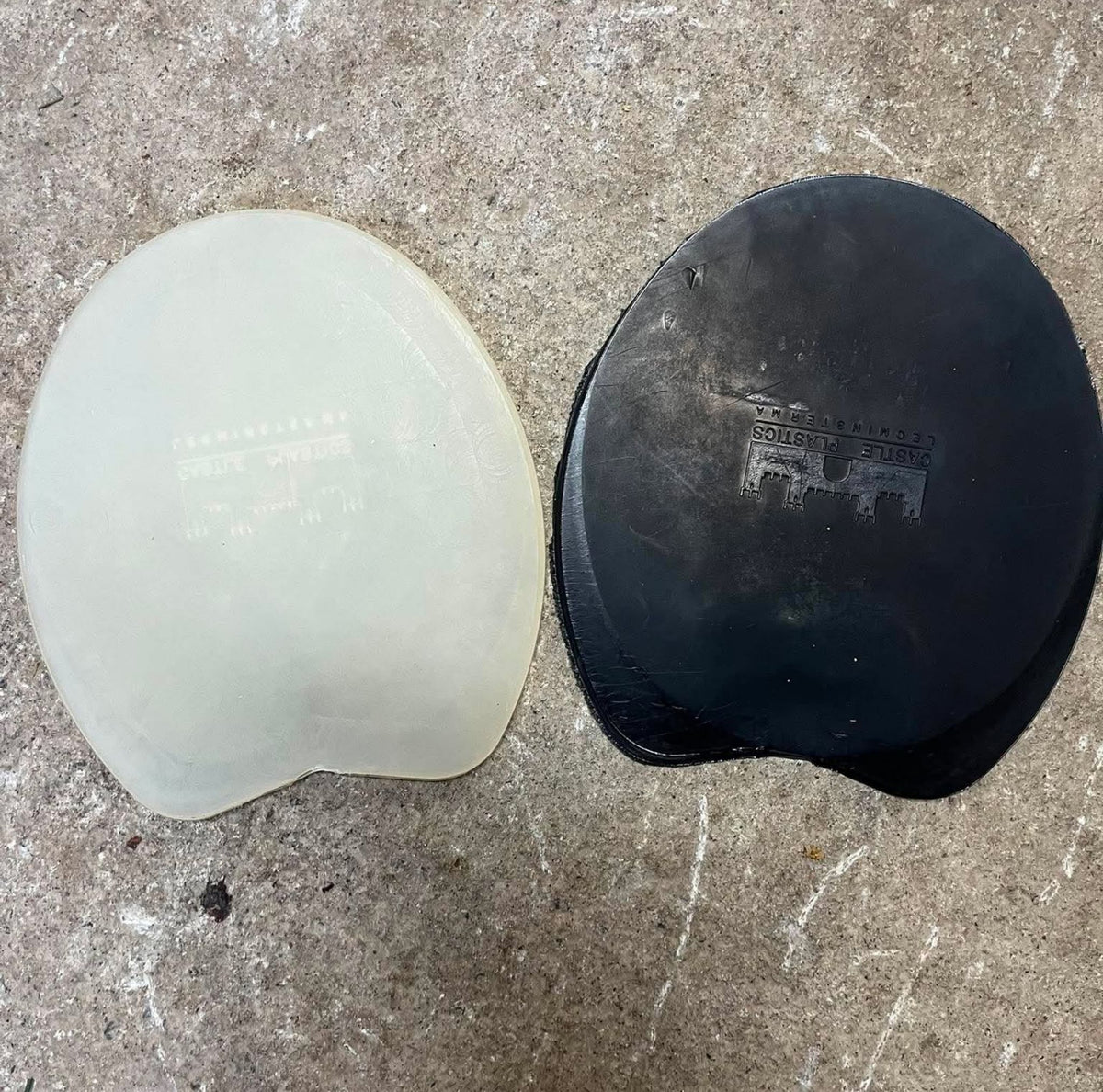 Pad Castle Flat Castle Plastics en plastique robuste offrant une protection durable des sabots des chevaux.