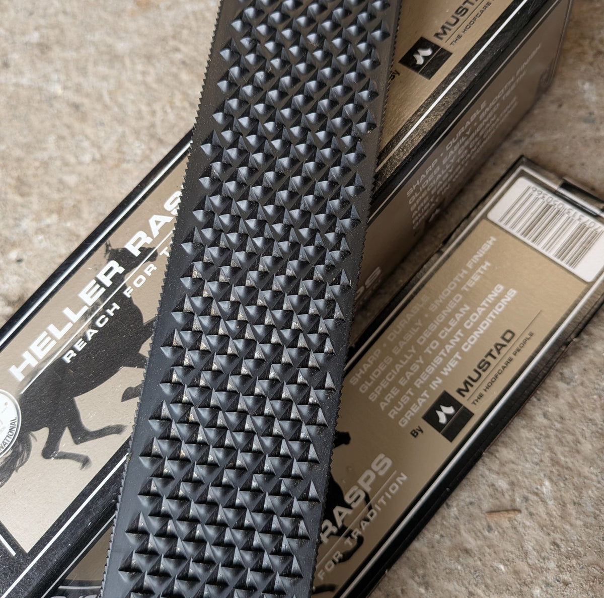 Denture Heller Black Legend disponible en ligne à la boutique SMF