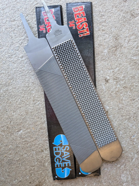 La Save Edge Beast 14 po est une râpe de maréchalerie conçue avec une largeur supérieure