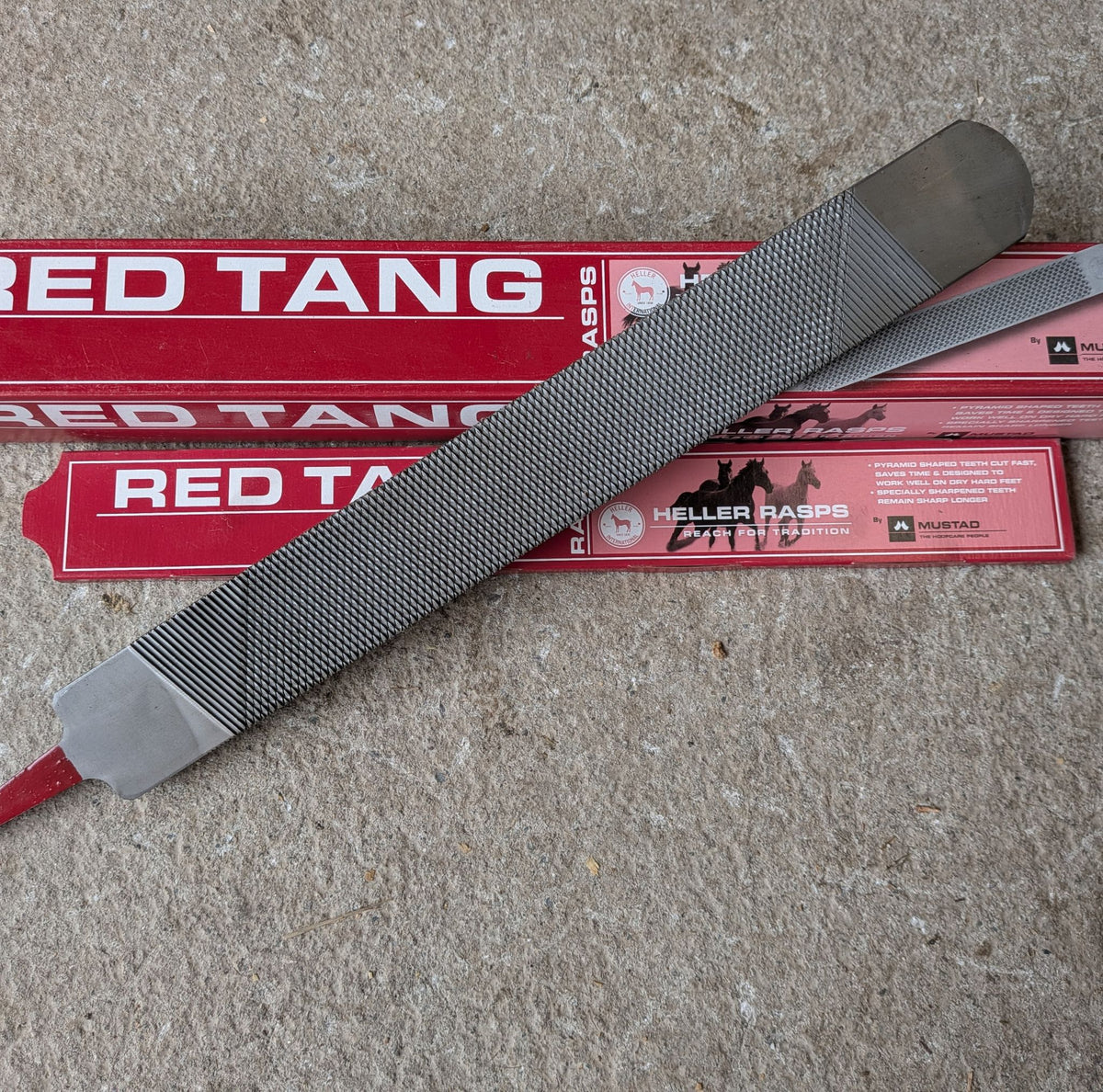 Râpe de maréchalerie Heller Red Tang pour corne dure et sèche disponible en ligne ou en boutique