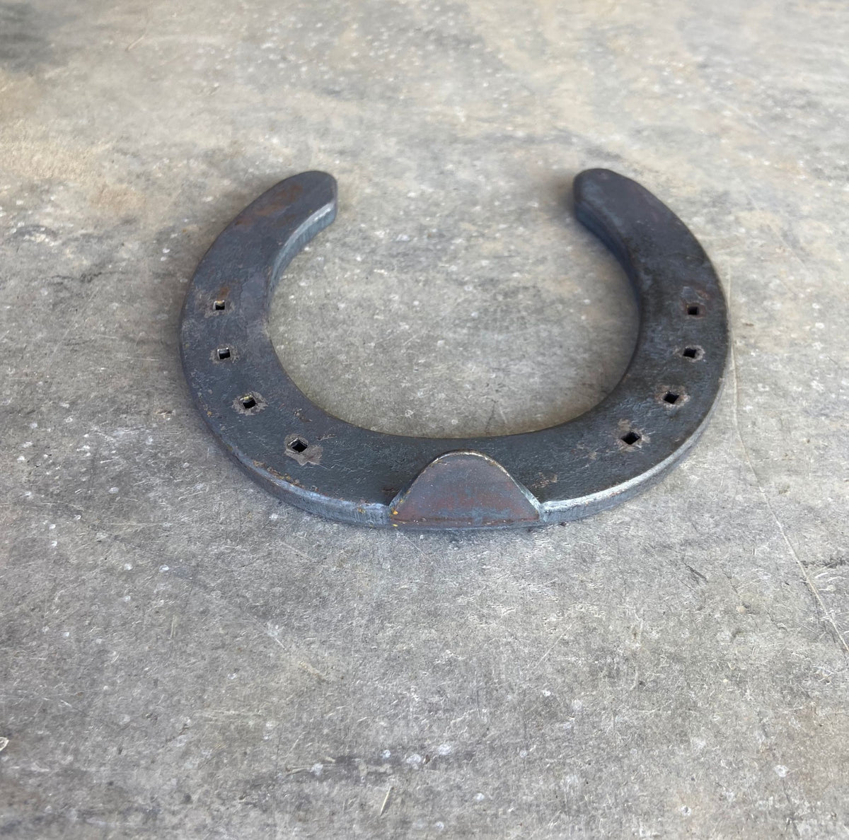 Fer à cheval St-Laurent Saddle Line en acier pour maréchalerie professionnelle et ajustement précis du sabot