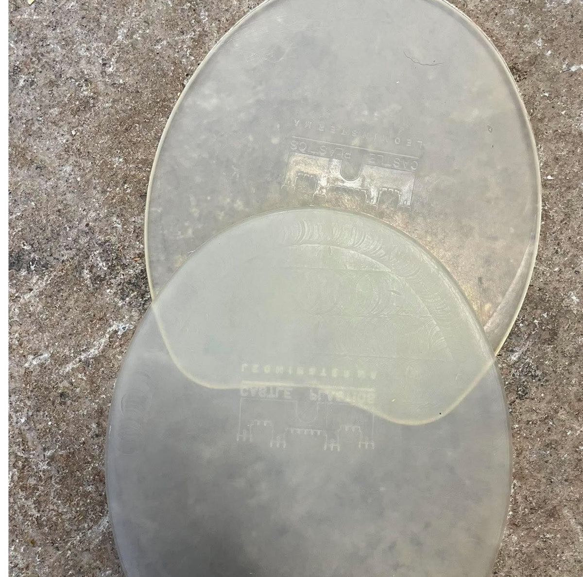 Paire de Pad Castle Flat Castle Plastics de 5¾ x 6⅜ po pour la protection des sabots des chevaux.